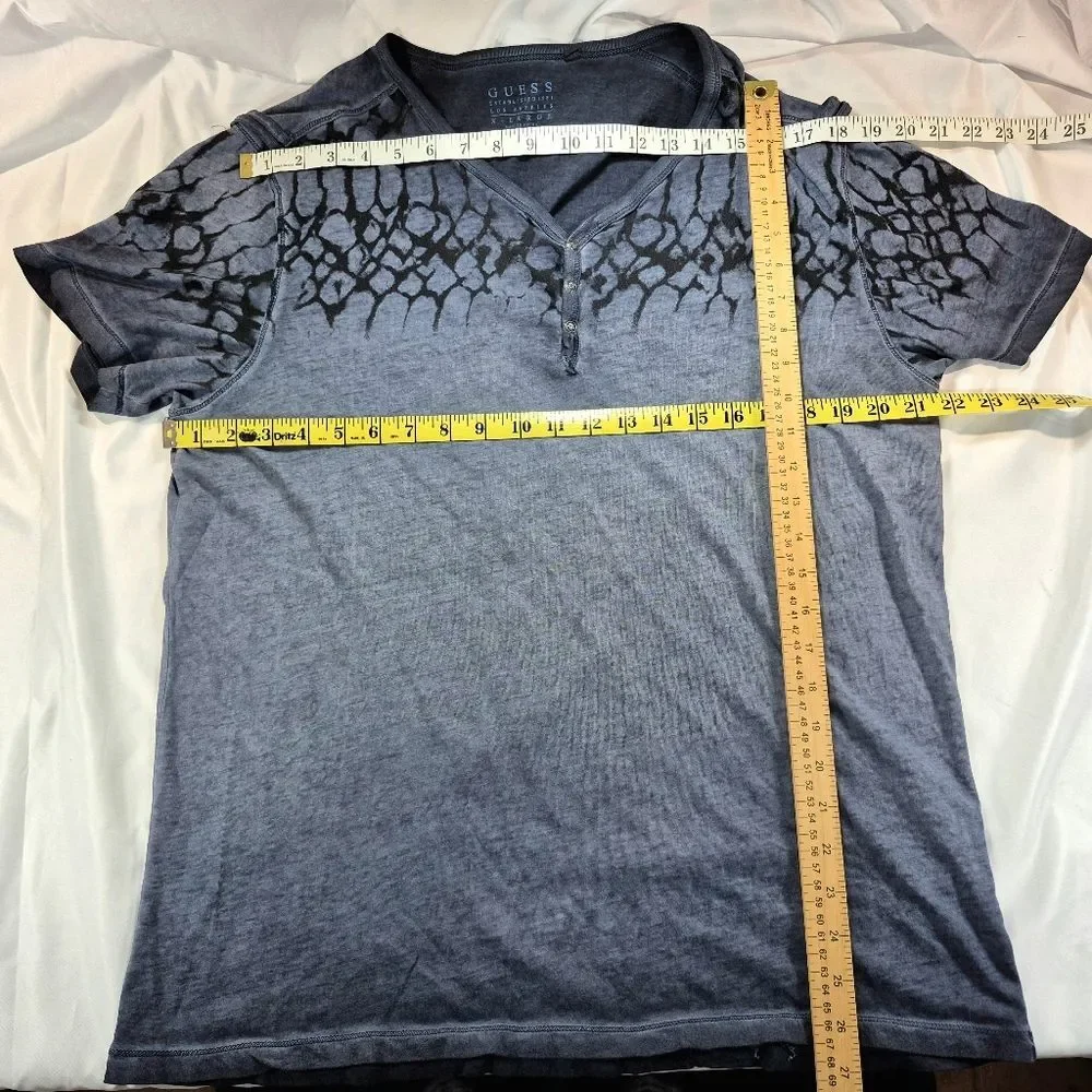 Guess Short Sleeve Henley Shirt Grey Crackle Pattern Men's XL 3 Button Y2K..... - Picture 5 of 7